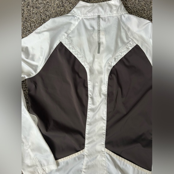 Under Armour women’s all season lightweight windbreaker running jacket medium - Picture 8 of 8